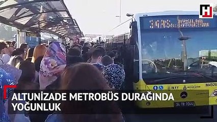 Altunizade metrobüs durağında yoğunluk