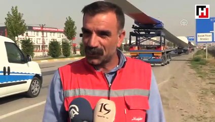 68 metre uzunluğundaki rüzgar türbini kanadı TIR'larla taşındı