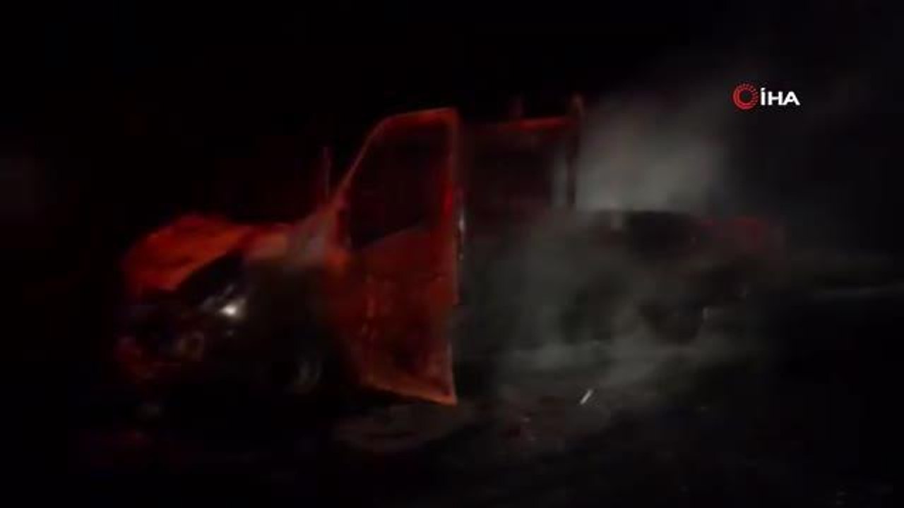 Antalya haber... Antalya'da seyir halindeki kamyonet yandı