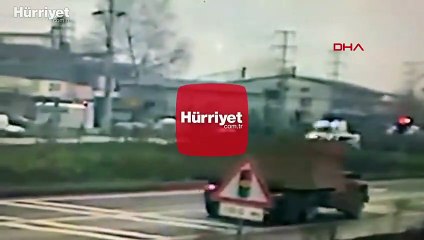 Ambulans ile otomobil kavşakta böyle çarpıştı!