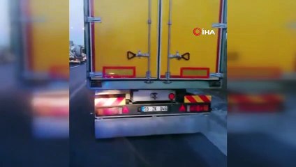 Ambulansın emniyet şeridini işgal eden sürücülerle imtihanı