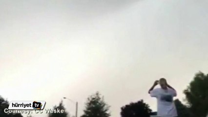 Annesine yıldırım çarptığı anı saniye saniye kaydetti