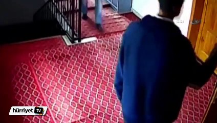 Önce namaz kıldılar sonra çaldılar !