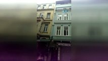 İşte Beyoğlu'ndaki binanın çökme anı