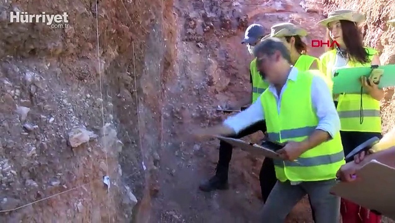 Hendek kazan deprem uzmanları Kırkağaç fay hattının röntgenini çekiyor