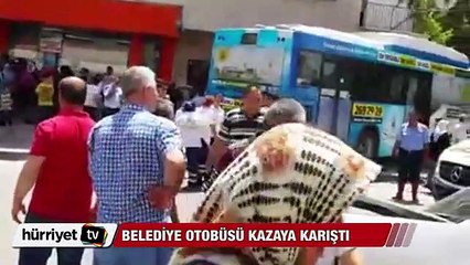 Kaldırımda yürüyen baba-oğul otobüs altında kaldı