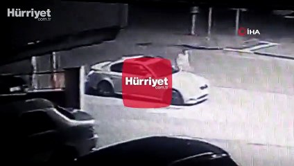 Otomobilde kadına tokat ve yumruklu saldırı kamerada
