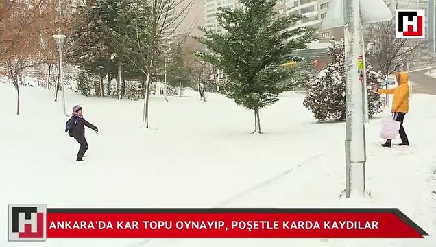 Ankara'da kar topu oynayıp, poşetle karda kaydılar