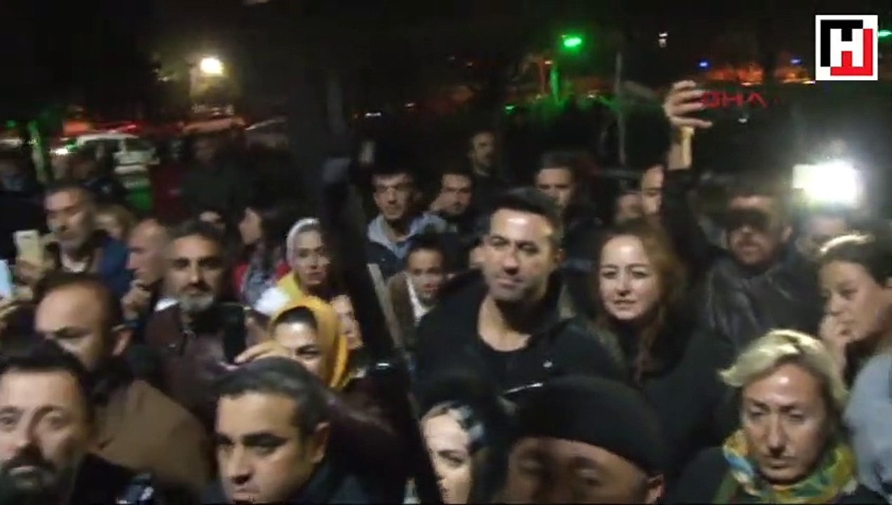 Ankara Büyükşehir Belediyesi önünde hareketlilik