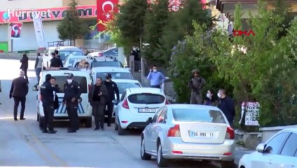 Eşi evi terk edince 2 çocuğunu silahla rehin aldı