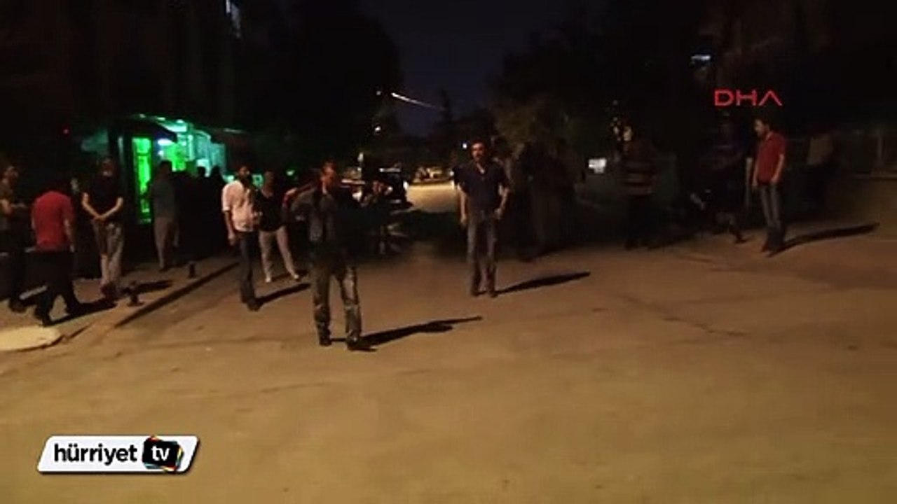 Polise sarılan gence, polis müdürü biber gazı sıktı