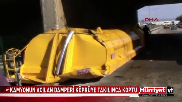 İNEGÖL'DE KAMYONUN AÇILAN DAMPERİ KÖPRÜYE TAKILINCA KOPTU