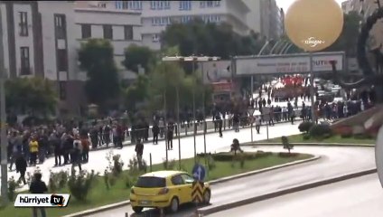 Binlerce kişi saldırının meydana geldiği alana akın etti