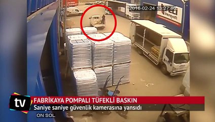 Kağıt toplayıcıları fabrikayı pompalı tüfekle bastı
