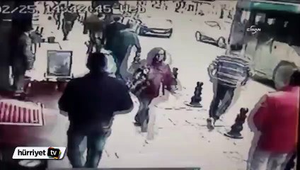 Banka soyguncusunun havaya saçtığı paraları böyle topladılar