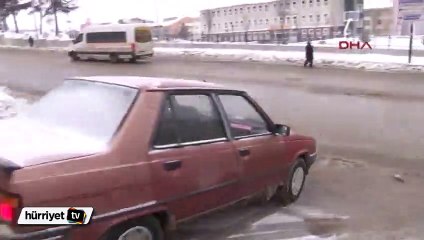 Ankara'da kar ve buzlanma sürücülere zor anlar yaşattı