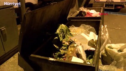 Annenin yeni doğmuş bebeğini poşetin içinde çöpe atmaya götürme anları kamerada