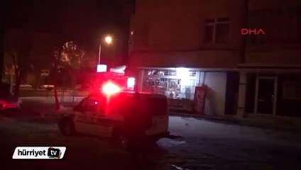 Annesini bıçaklayıp üç kız kardeşi ile birlikte rehin aldı