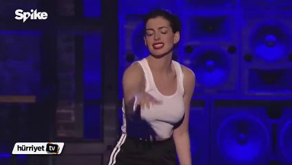 Anne Hathaway'den efsanevi 'Wrecking Ball' performansı