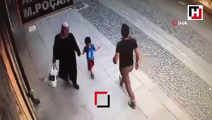 Anne ve oğlu duvardan kopan mermerden son anda kurtuldu