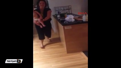 Annesinin ikizini görünce böyle tepki verdi