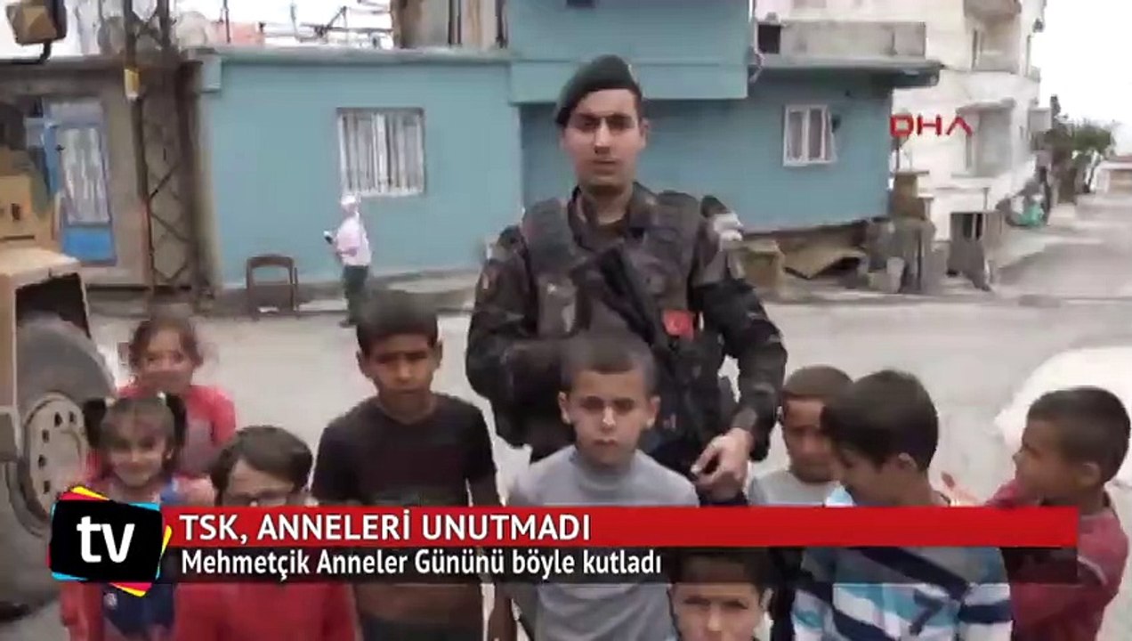 Mehmetçik Anneler Gününü böyle kutladı