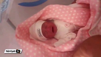 Yeni doğan bebek 'Anne' dedi