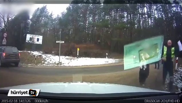 Boğazına yemek kaçan bebeği polis hastaneye yetiştirdi