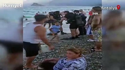 Tatilcileri denizden çıkan cenaze bile durduramadı