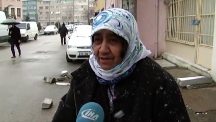 5 çocuğuna bakabilmek için kağıt ve plastik topluyor