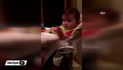 Kendini müziğe kaptıran bebekten şık hareketler