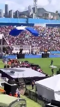 Paracaidistas en el Día de la Independencia de Honduras (Fail)