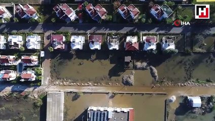 Sular altında kalan lüks villalar havadan görüntülendi