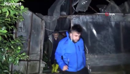 Antalya Kumluca'da hortum seraları vurdu