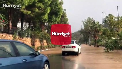 Son dakika haber... Antalya'da sağanak ve rüzgar etkili oldu