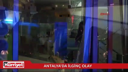 Parasal sisteme karşıyım dedi, otomobille bankaya girdi!
