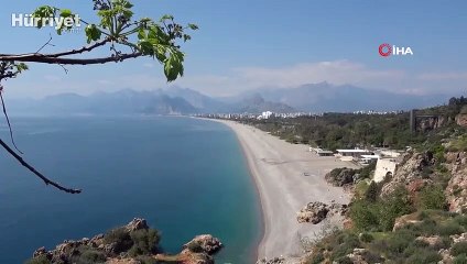 Dünyaca ünlü Konyaaltı Sahil bandına giriş yasağı hala devam ediyor