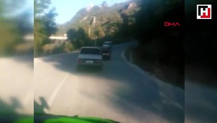 Ayağını şoför kapısının penceresinden uzatarak seyreden sürücüye ceza