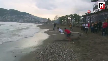 Yurtta kar teyakkuzu... Alanya'da sörf heyecanı