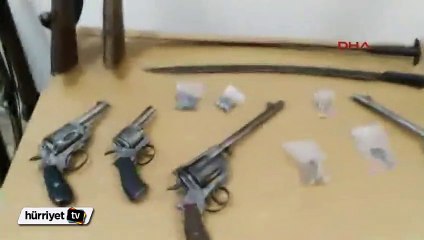 Antika tüfek, tabanca, yatağan silah ve kılıç...