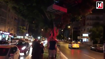 Mahsur kalan yavru kedi böyle kurtarıldı
