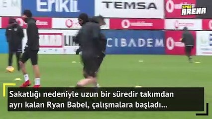 Ryan Babel takımla birlikte çalıştı