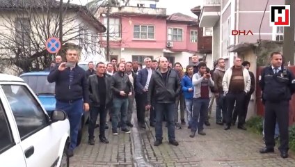 Otomobilini kurtarmak için canını tehlikeye attı