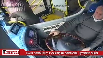 Halk otobüsü ile çarpışan otomobil, iş yerine girdi...