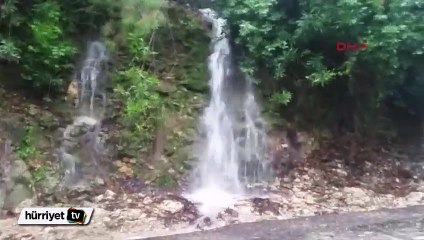 Antalya'da fırtına ve yağmur yaşamı felç etti, okullar tatil edildi