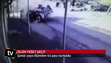 Araç yayayı kıl payı sıyırdı