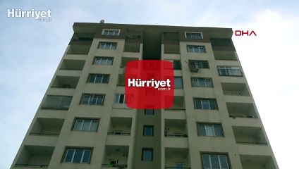 Evde yalnız bırakılan 2 çocuğu, itfaiye kurtardı