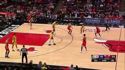 NBA'de gecenin hareketi LeBron James'ten!