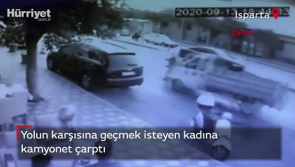 Yolun karşısına geçmek isterken araba çarptı!
