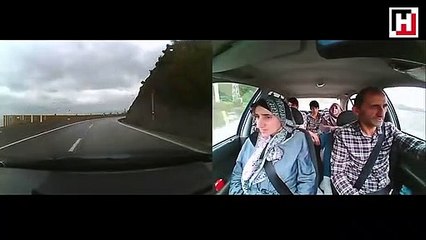 Savrulan arabada istifini bozmayan aile sosyal medyayı salladı!